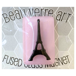 Eiffel Tower on Solid Pink Needleminder